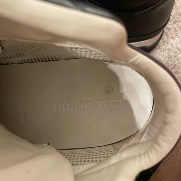 Men’s pre loved Louis Vuitton sneakers in Navy blue and black Damier. - Picture 7 of 10